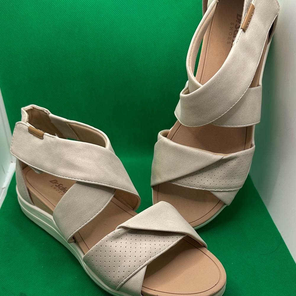 Dr. Scholl's Cream Strappy Sandals